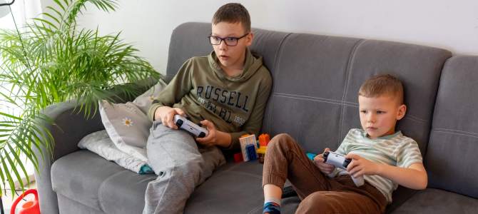 Sibling Rivalry: How Parents Can Respond Without Overreacting Sibling Rivalry: How Parents Can Respond Without Overreacting