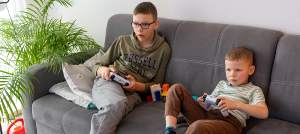 Sibling Rivalry: How Parents Can Respond Without Overreacting Sibling Rivalry: How Parents Can Respond Without Overreacting